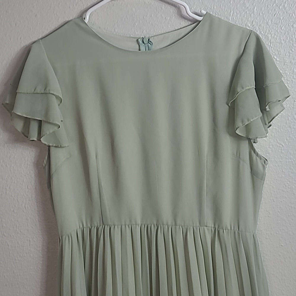 Elegant Sage Green Pleated Maxi Dress Size M - Picture 2 of 7